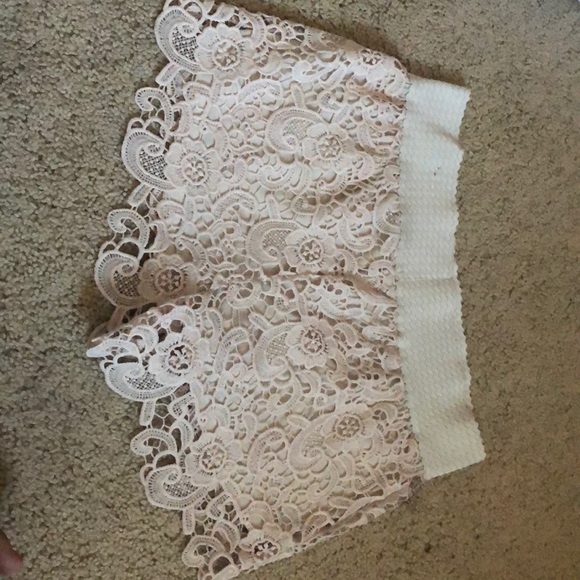 Pants - Beige lace shorts size M